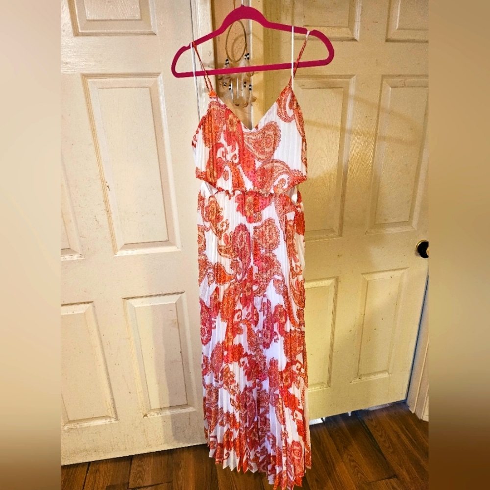 Gorgeous, pleated, maxi dress